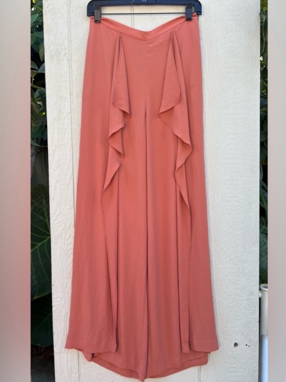 Bcbgmaxazria ruffle flowy open pants slit